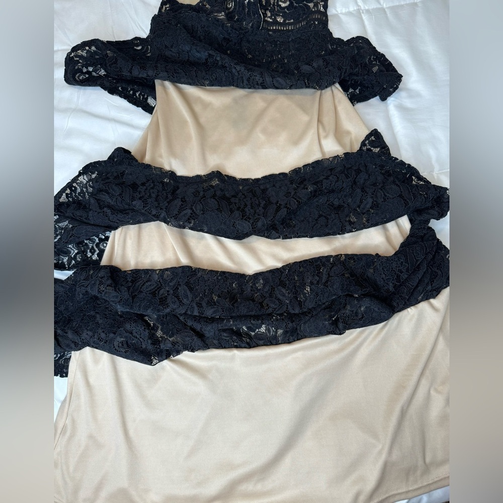 Lulu’s Women’s Pass Me the Prosecco Black Velvet Lace Tiered Midi Dress Size S - Picture 10 of 10